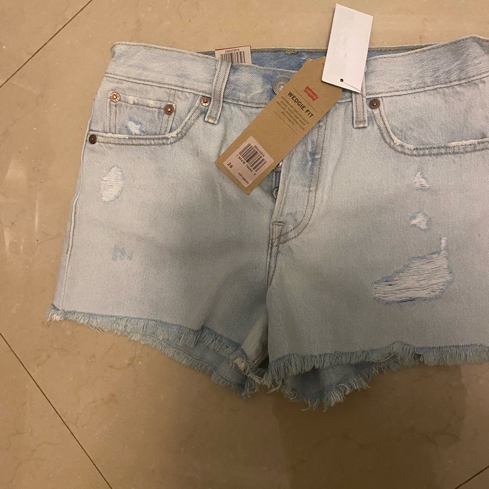 NWT LEVI SHORTS 501